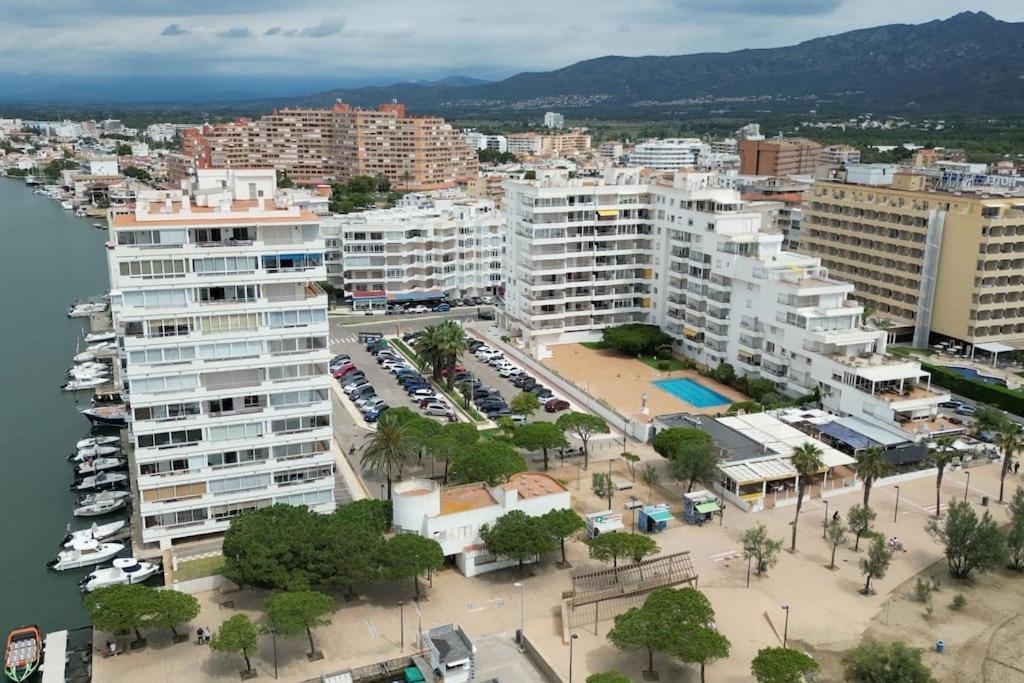 Spacieux Appartement Rose Front Mer Et Piscine Rosas Exteriör bild